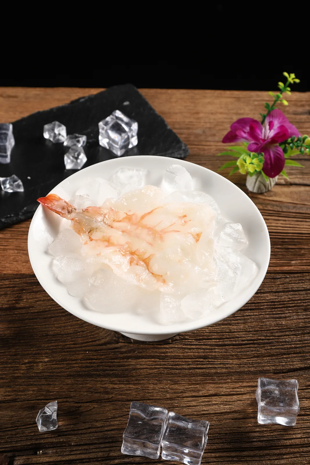 手工敲虾涮烫后单片，虾尾完整保留